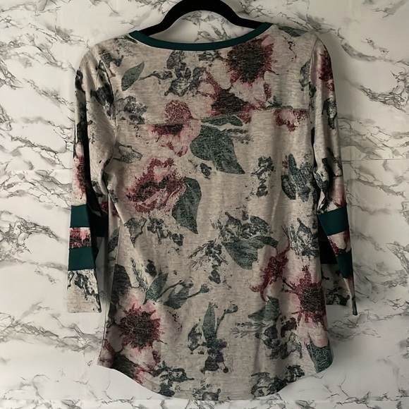 Maurices size small NWT jade/gray floral print knit top. - Picture 4 of 6